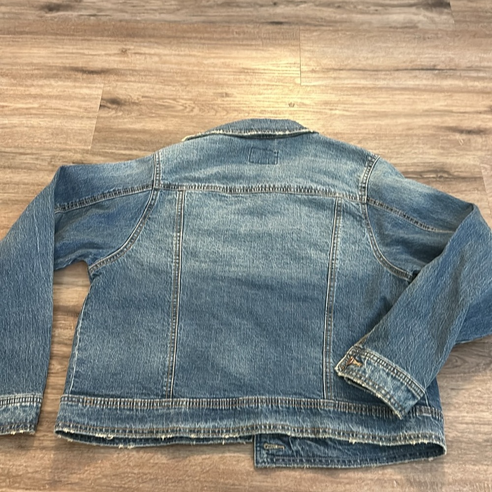 Medium Universal Threads Jean Jacket - Picture 2 of 2